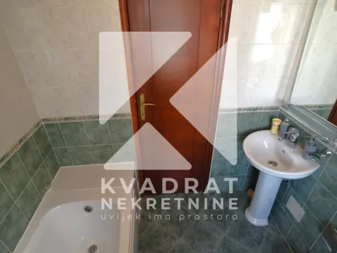Izdavanje, trosoban stan, 120m², Pobrežje, Podgorica - image 17