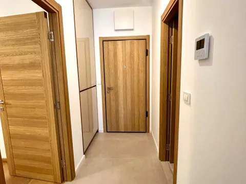 Izdavanje, jednosoban stan, 47m², New City, Podgorica - image 8