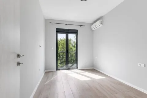 Rent, three bedroom apartment, 81m², Porto Montenegro, Tivat - image 9
