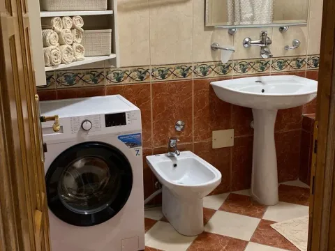 Izdavanje, trosoban stan, 114m², Momišići, Podgorica - image 7