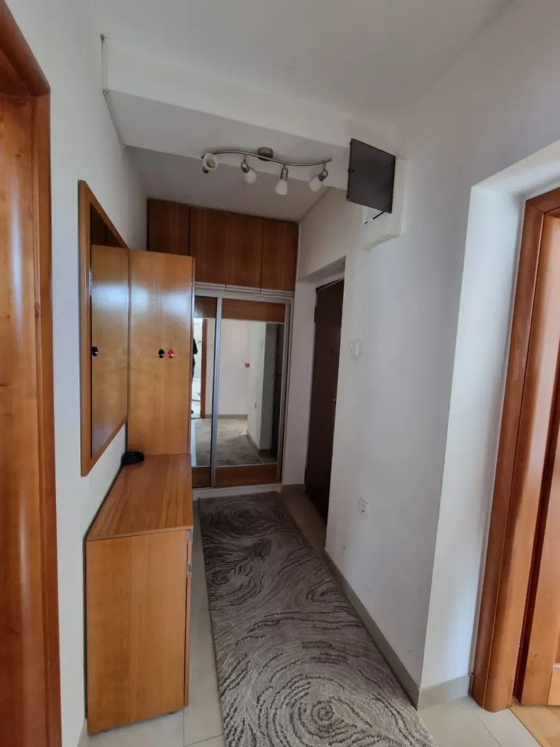 Izdavanje, dvosoban stan, 60m², Centar, Podgorica