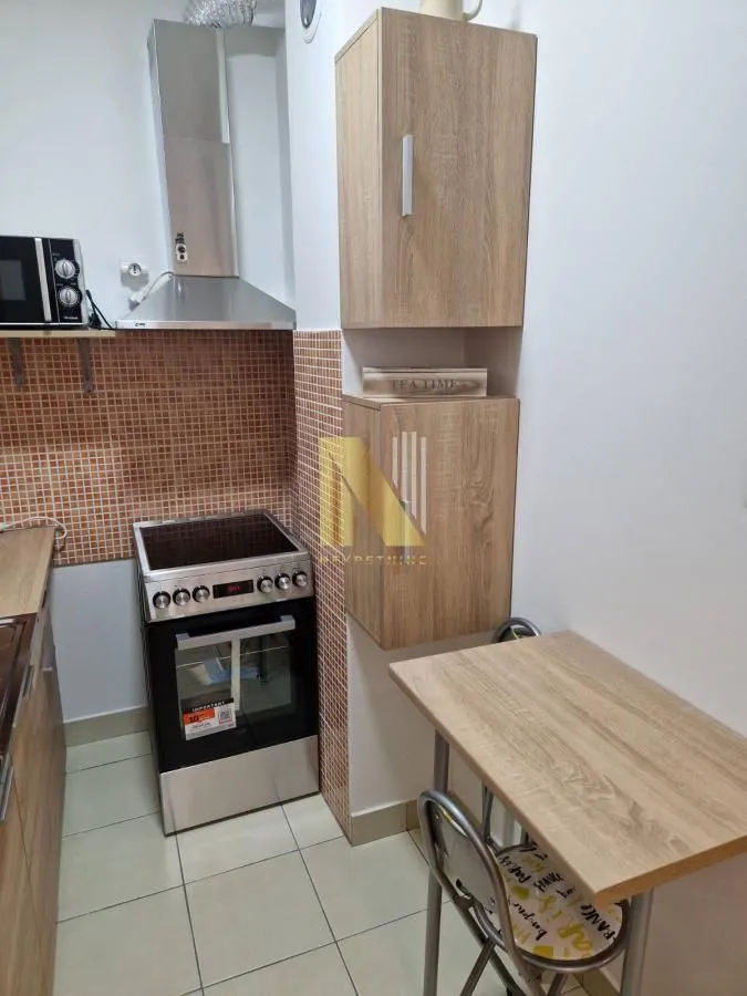 Izdavanje, dvosoban stan, 56m², Centar, Novi Sad