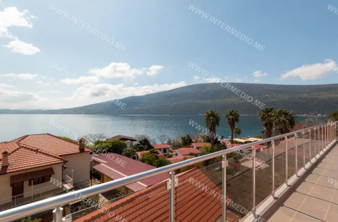 Sale, three bedroom apartment, 146m², Đenovići, Herceg Novi