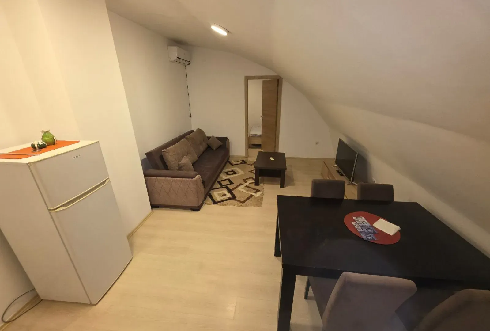 Izdavanje, jednosoban stan, 52m², Zabjelo, Podgorica