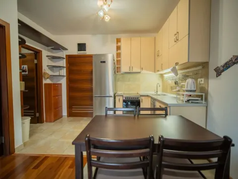 Izdavanje, jednosoban stan, 40m², Dobrota, Kotor - image 6