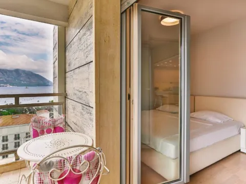 Rent, two bedroom apartment, 75m², Budva, Crna Gora - image 10