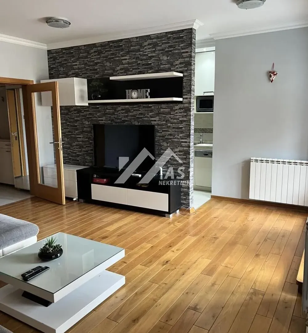 Izdavanje, trosoban stan, 65m², Novi Sad Sve Podlokacije, Novi Sad