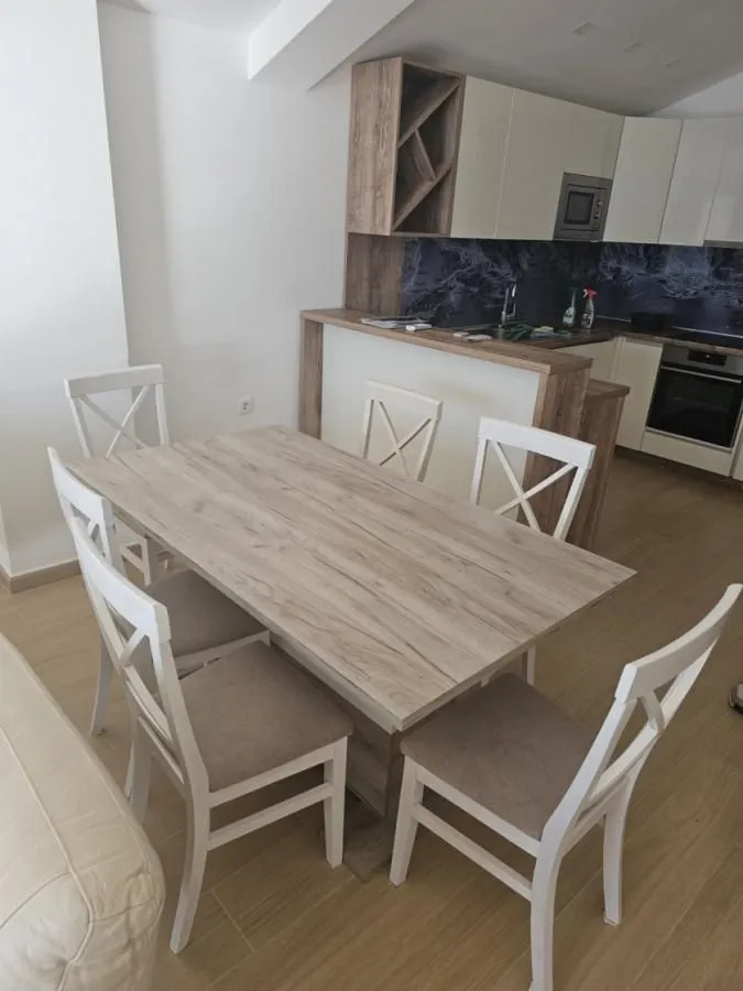 Izdavanje, dvosoban stan, 75m², Opatovo, Tivat