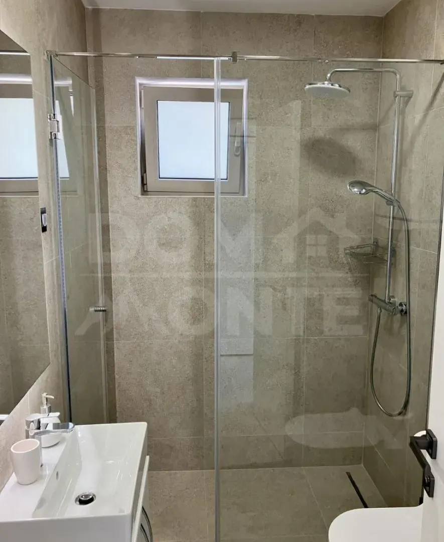 Izdavanje, jednosoban stan, 38m², Tivat, Crna Gora