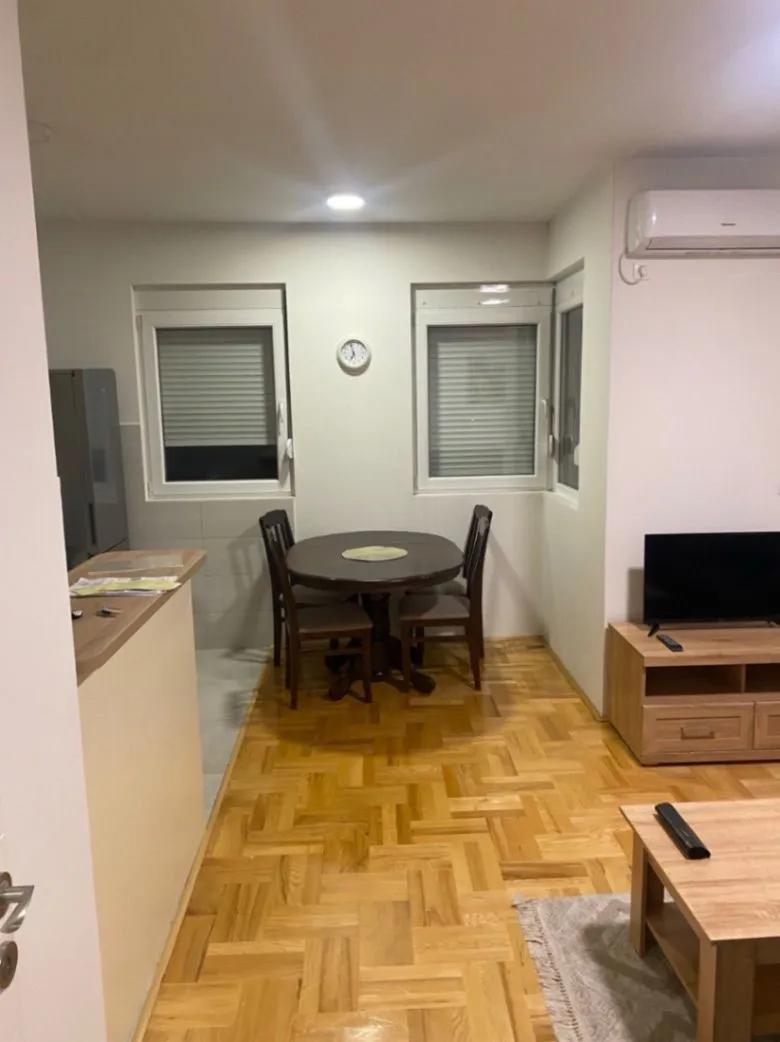 Izdavanje, dvosoban stan, 60m², Stari Aerodrom, Podgorica