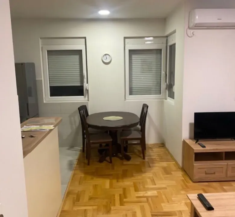 Izdavanje, dvosoban stan, 60m², Stari Aerodrom, Podgorica