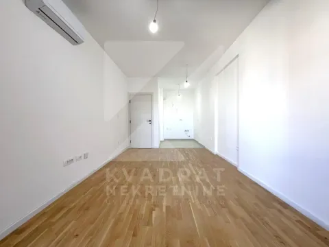 Izdavanje, jednosoban stan, 40m², Stari Aerodrom, Podgorica - image 1