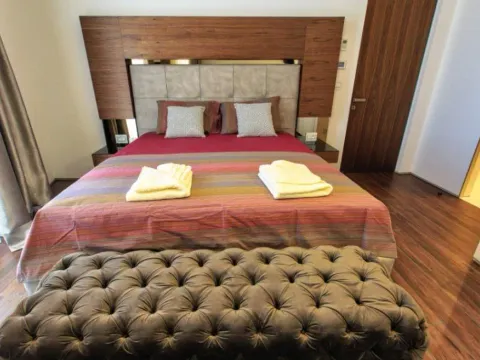 Izdavanje, dvosoban stan, 174m², Dukley Gardens, Budva - image 9