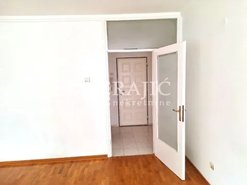 Izdavanje, trosoban stan, 93m², Stari Grad, Beograd - image 13