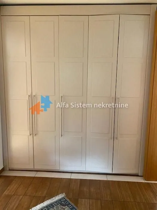Izdavanje, trosoban stan, 120m², Savski Venac, Beograd
