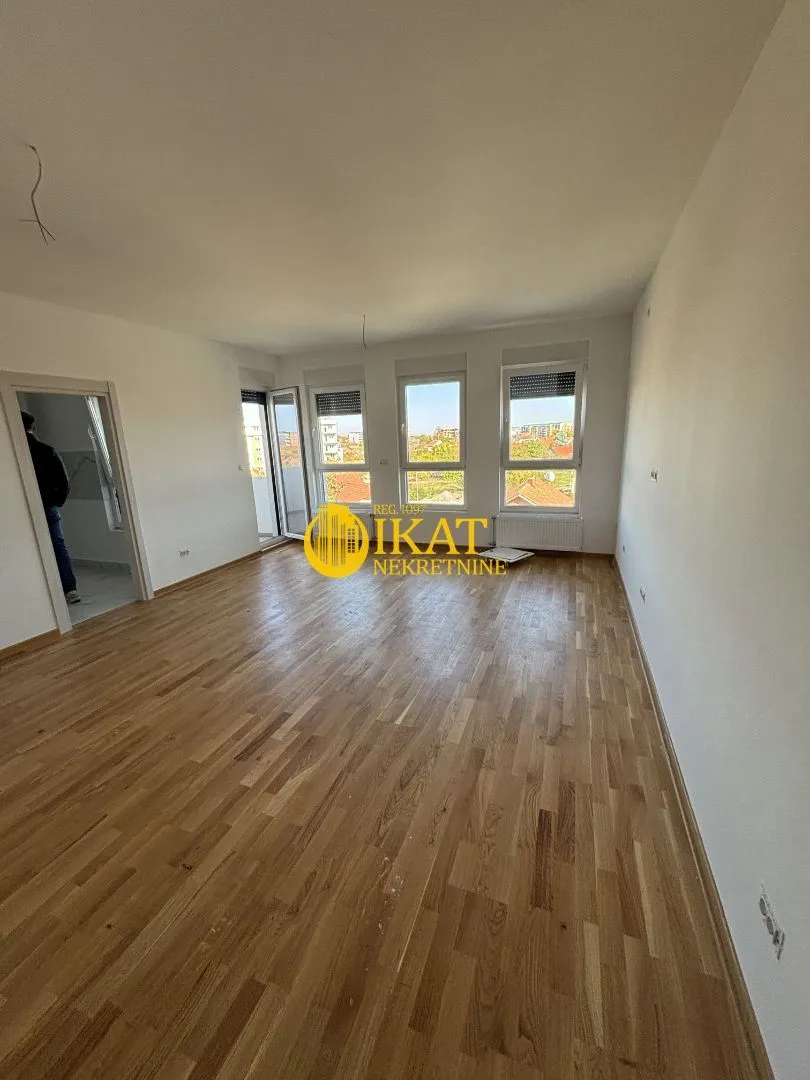 Prodaja, četvorosoban stan, 80m², Centar, Stara Pazova