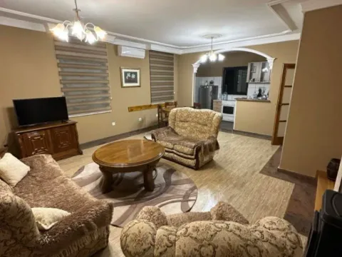 Izdavanje, kuća, 170m², Gornja Gorica, Podgorica - image 3