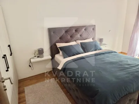 Furnished bedroom with a double bed and bedside tables. - image 4