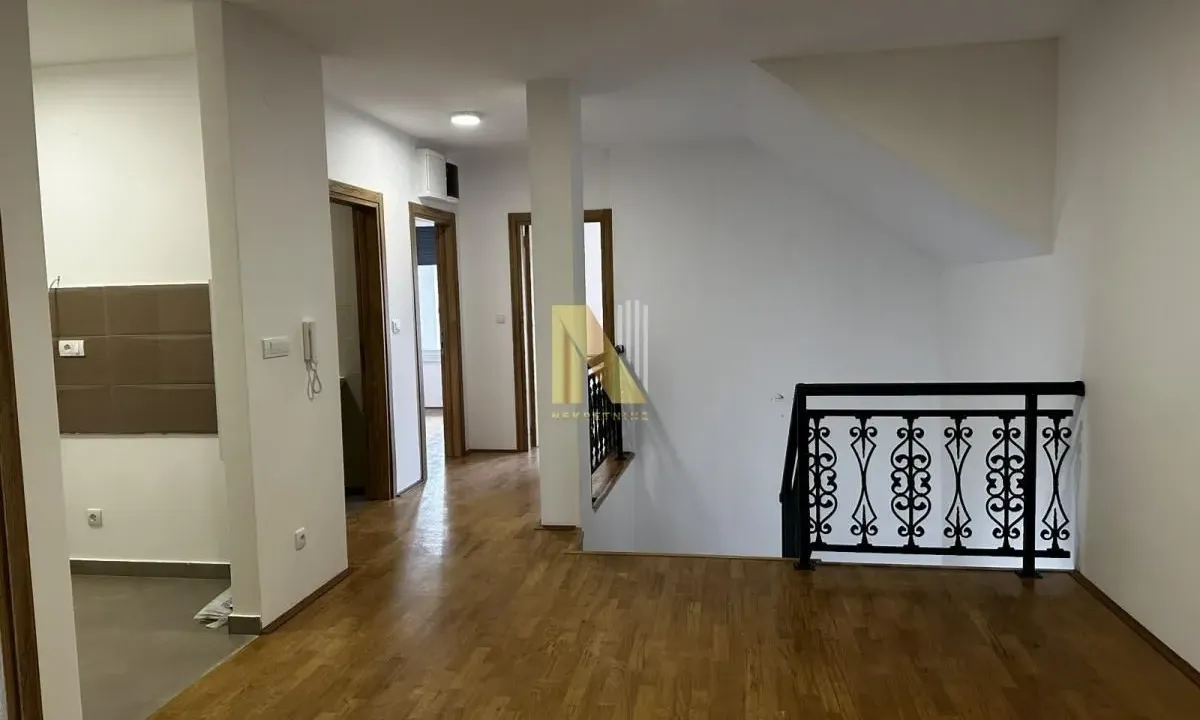 Prodaja, četvorosoban stan, 80m², Mišeluk, Petrovaradin