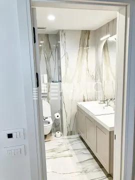 Modernly equipped bathroom with a washbasin and toilet. - image 9