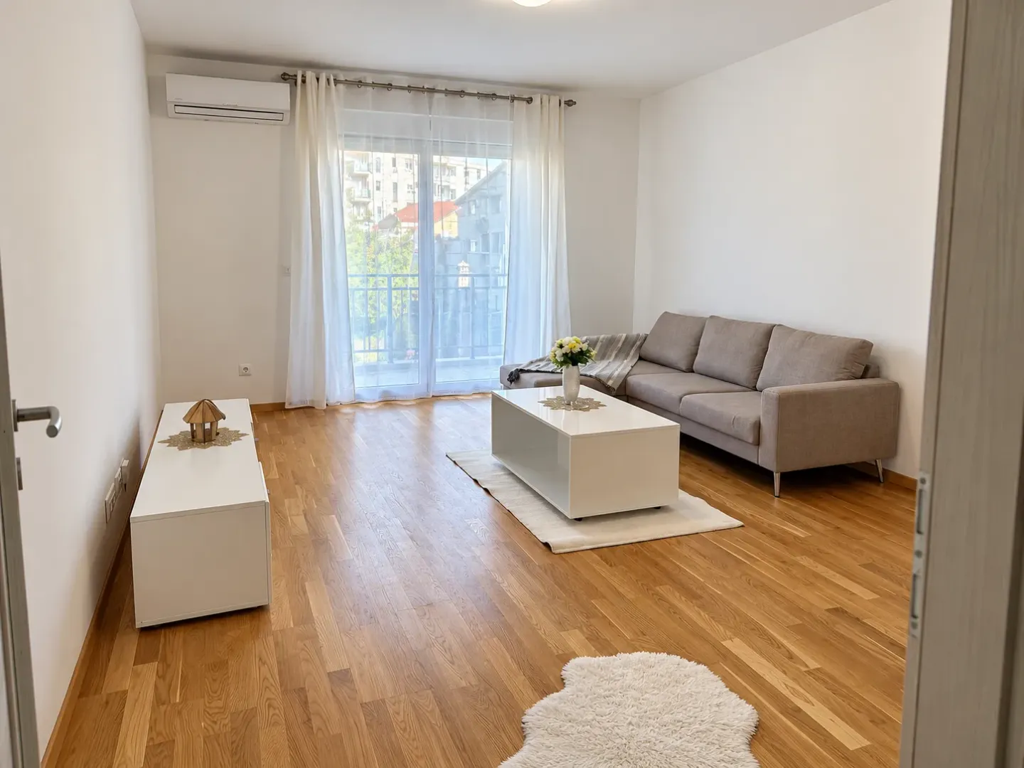 Living room with a sofa, coffee table, and access to the terrace.