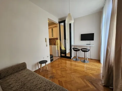 Izdavanje, garsonjera, 16m², Socijalno, Novi Sad Sve Podlokacije - image 3