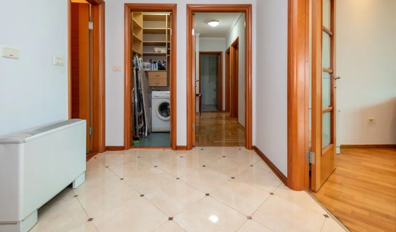 Prodaja, trosoban stan, 140m², Preko Morače, Podgorica