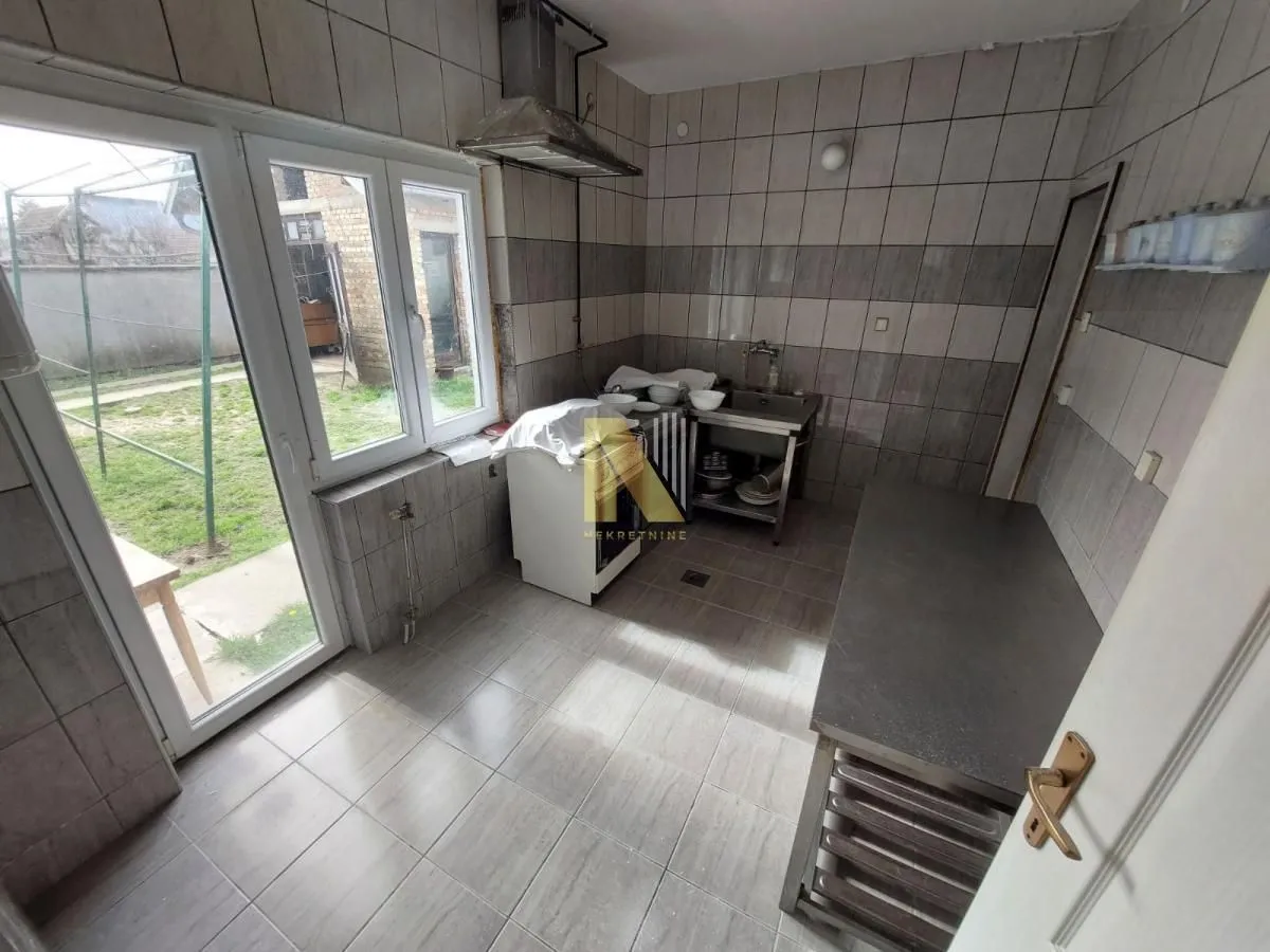 Prodaja, kuća, 250m², Kać, Novi Sad Sve Podlokacije