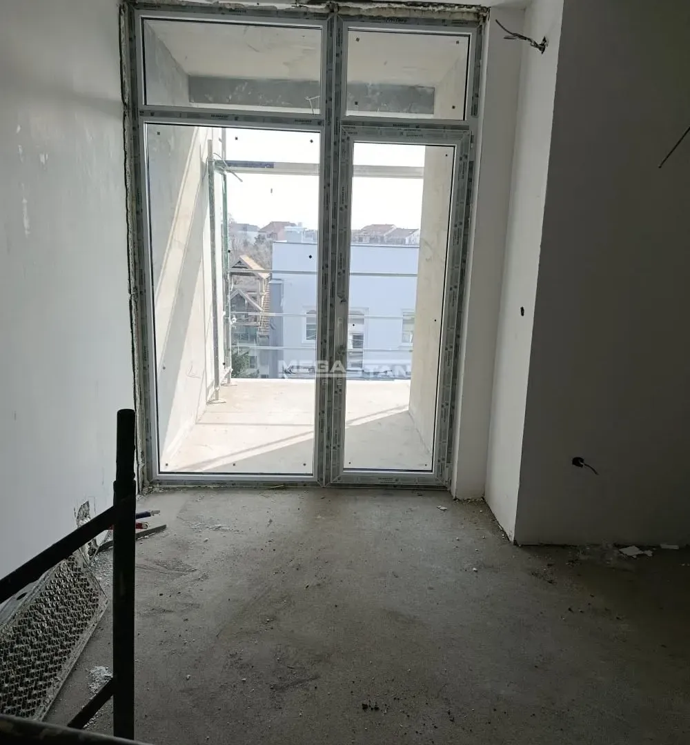 Prodaja, trosoban stan, 77m², Tesla, Pančevo