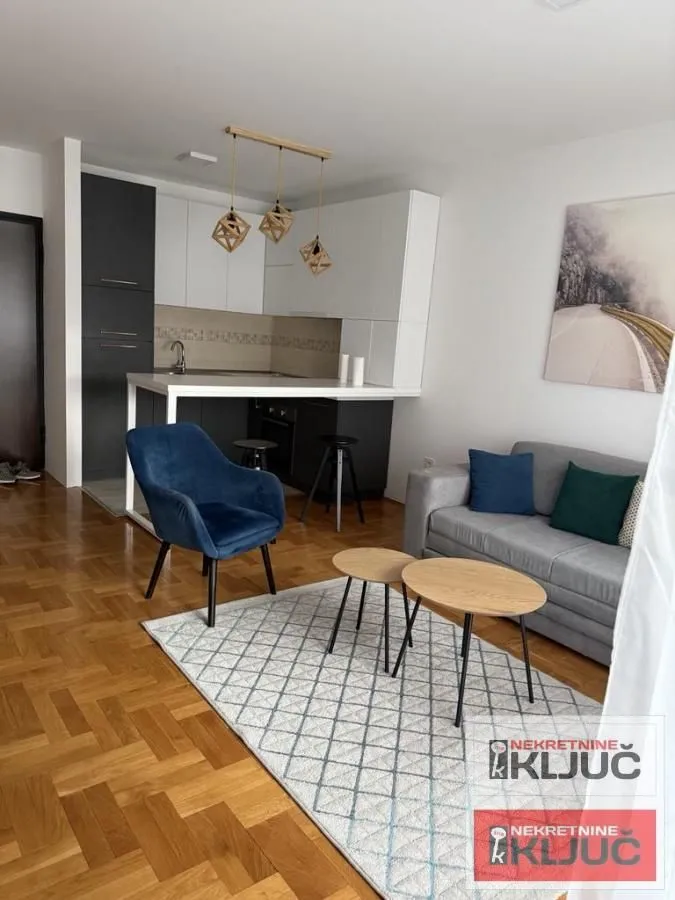 Izdavanje, jednosoban stan, 47m², Bulevar Oslobodjenja, Novi Sad Sve Podlokacije