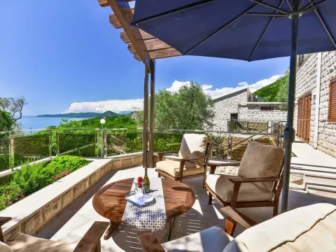 Rent, house, 270m², Rijeka Reževići, Budva - image 4