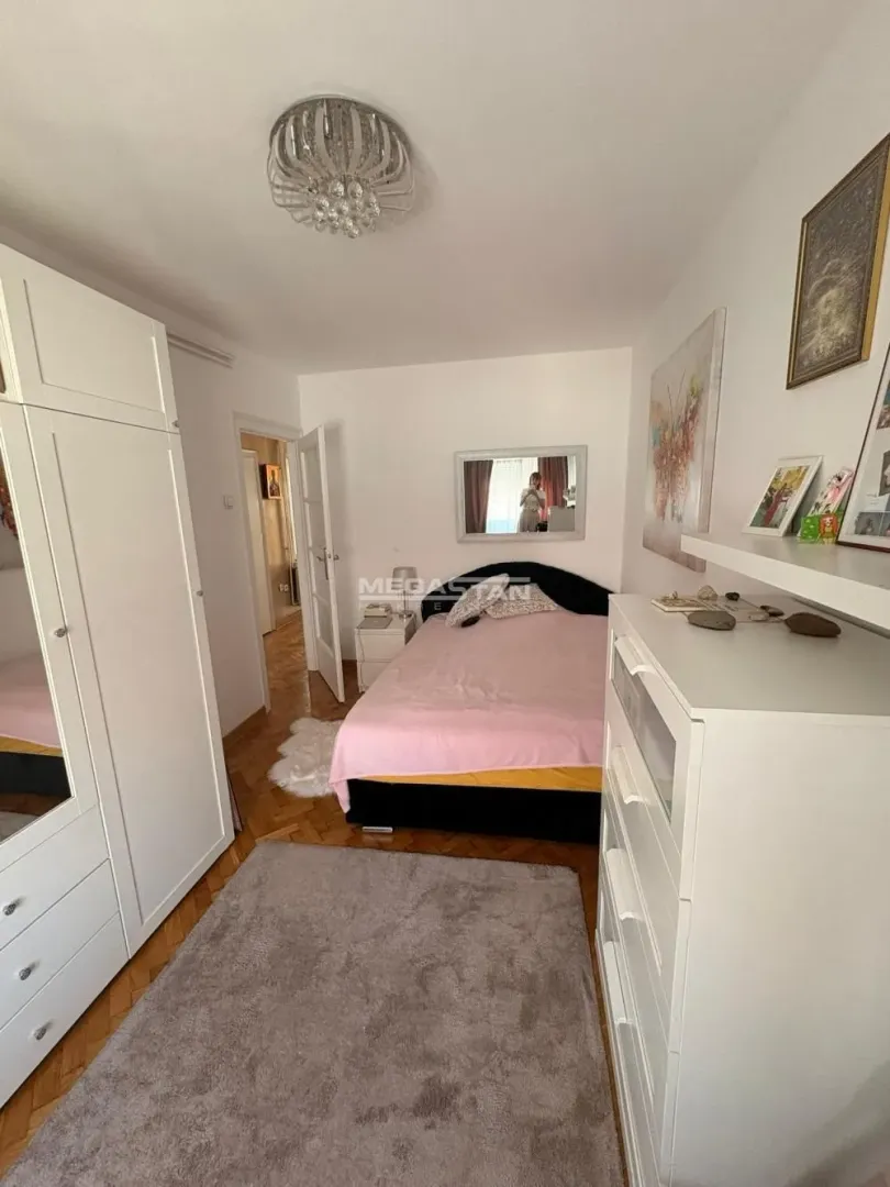 Rent, two bedroom apartment, 60m², Kalenić Pijaca, Vračar Sve Podlokacije