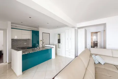 Rent, two bedroom apartment, 91m², Bečići, Budva - image 2