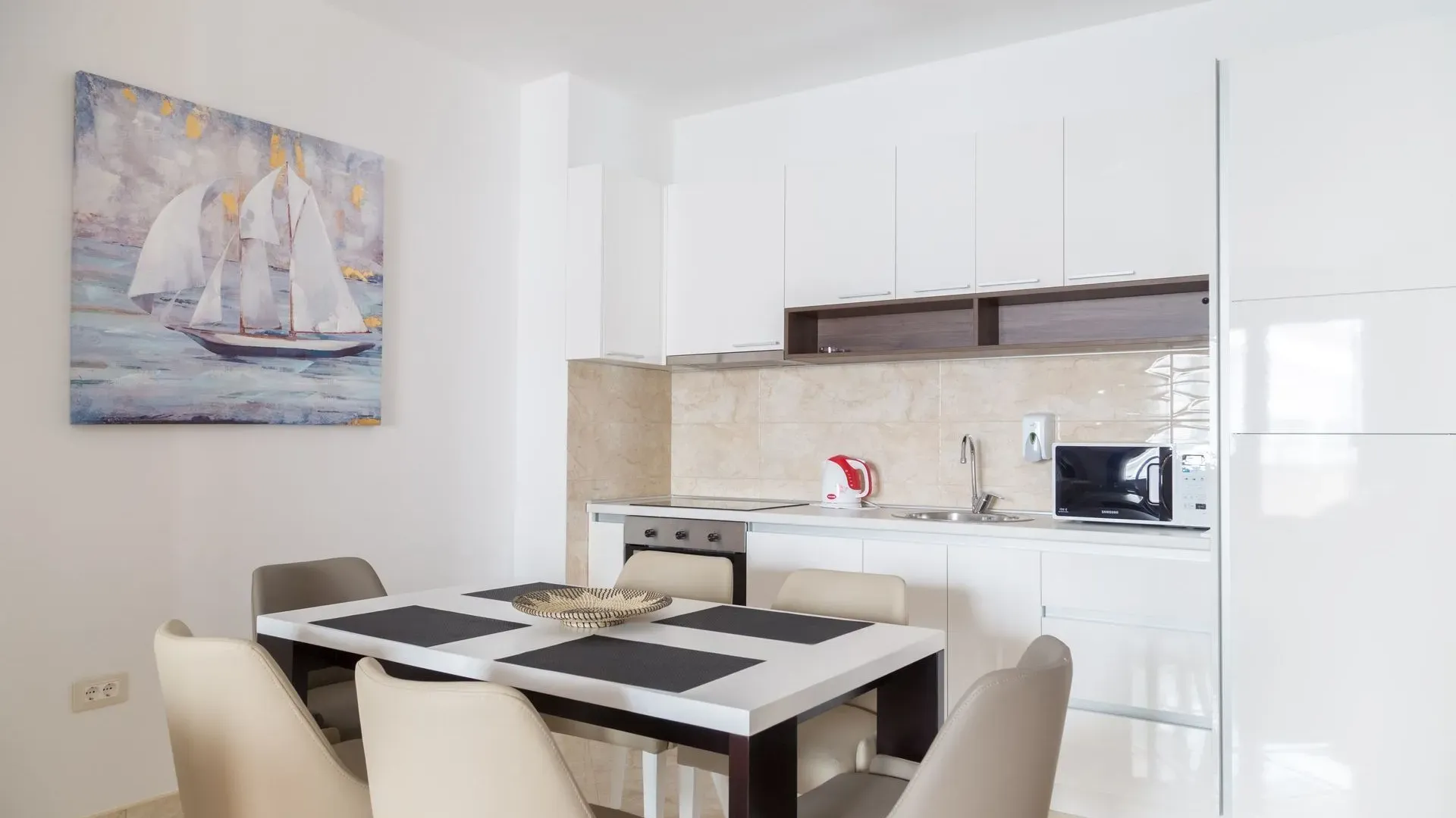 Prodaja, dvosoban stan, 89m², Bečići, Budva