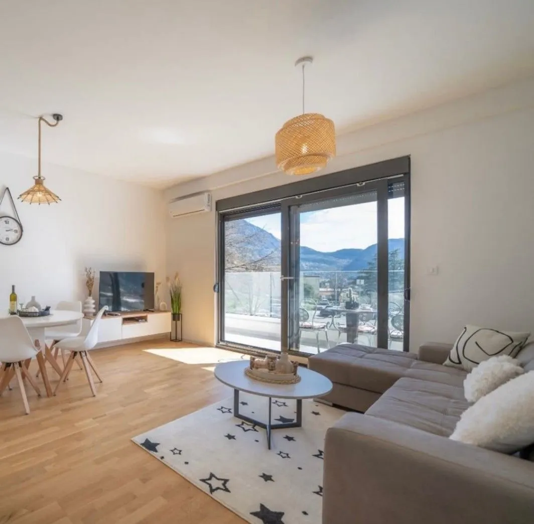 Rent, one bedroom apartment, 53m², Dobrota, Kotor