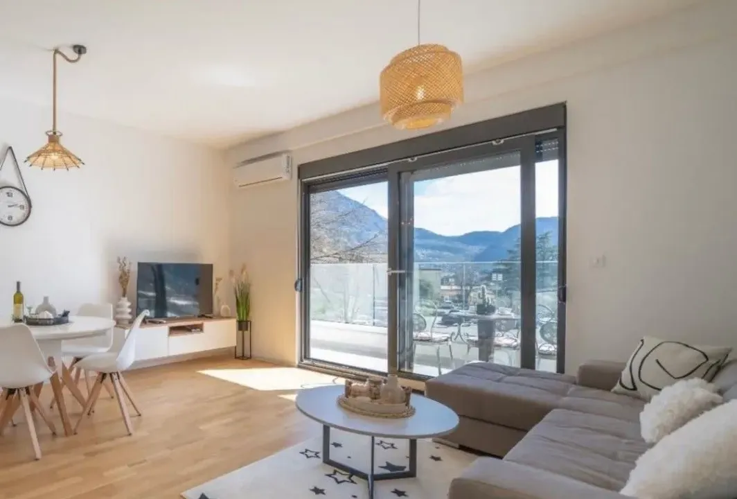 Rent, one bedroom apartment, 53m², Dobrota, Kotor