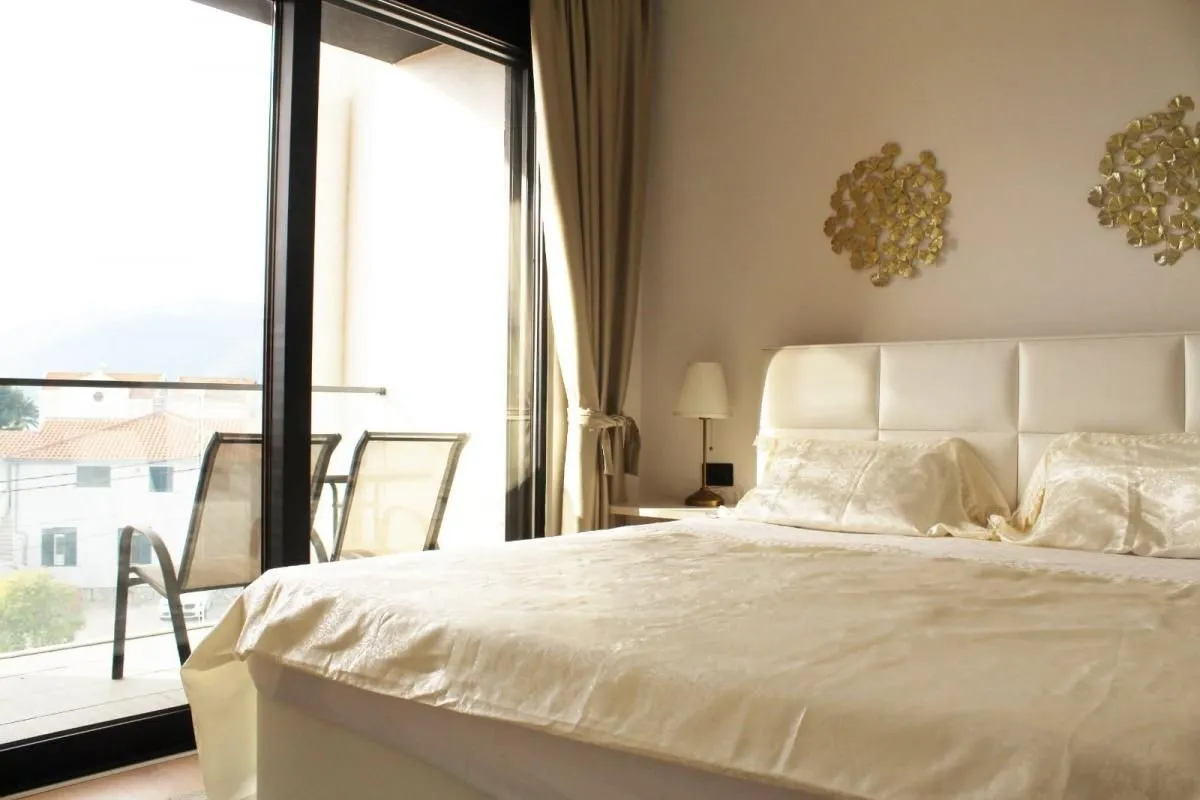 Prodaja, jednosoban stan, 50m², Tivat, Crna Gora