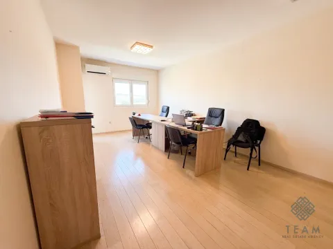 Prodaja, dvosoban stan, 68m², City Kvart, Podgorica - image 2