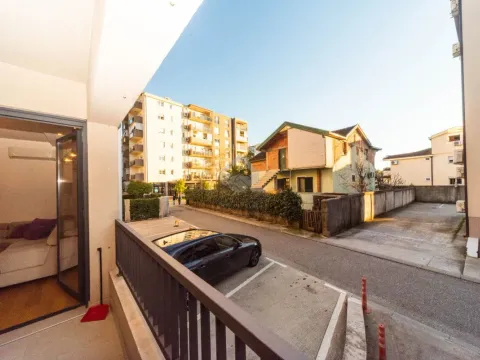 Rent, two bedroom apartment, 65m², Blok 9, Podgorica - image 23