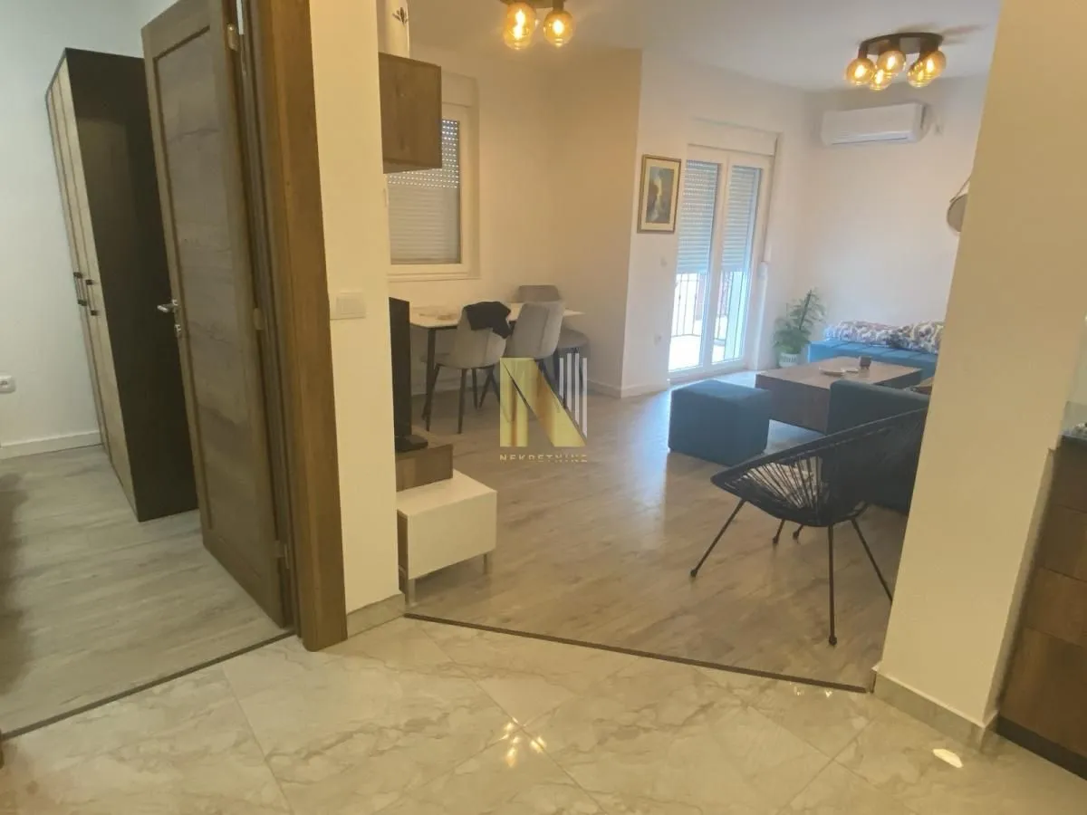 Rent, office space, 350m², Petrovaradin, Novi Sad