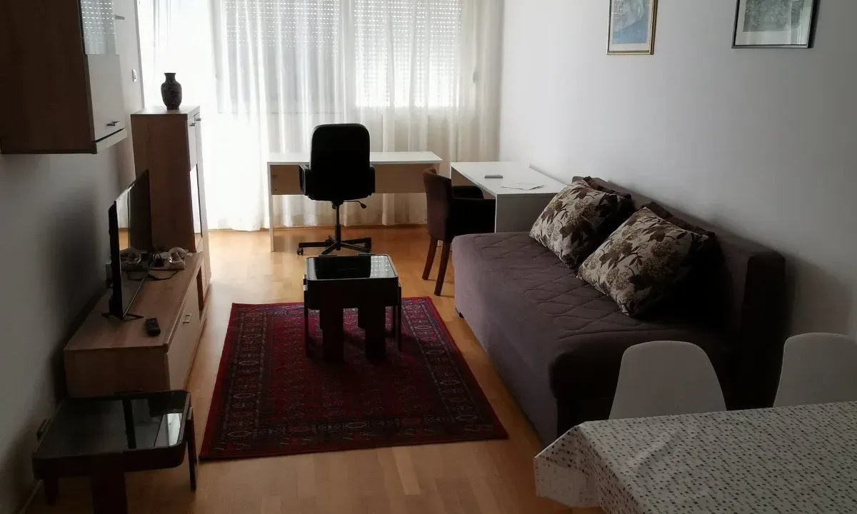 Izdavanje, jednosoban stan, 45m², Pobrežje, Podgorica