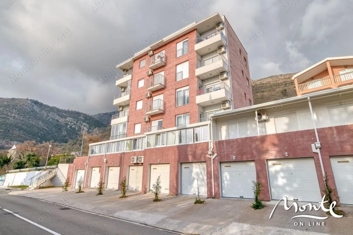 Sale, two bedroom apartment, 85m², Petrovac, Budva