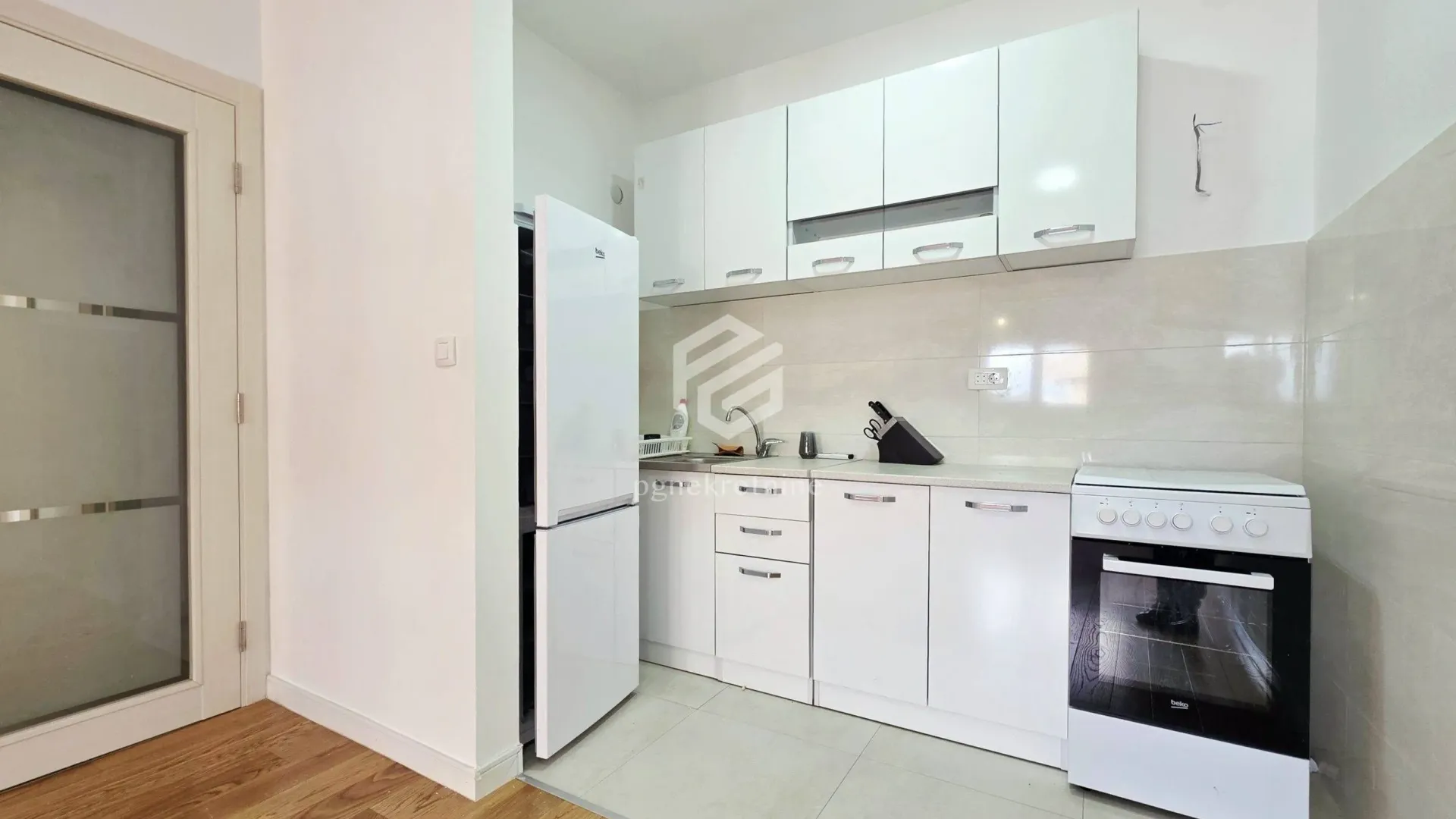 Izdavanje, dvosoban stan, 71m², Central Point, Podgorica