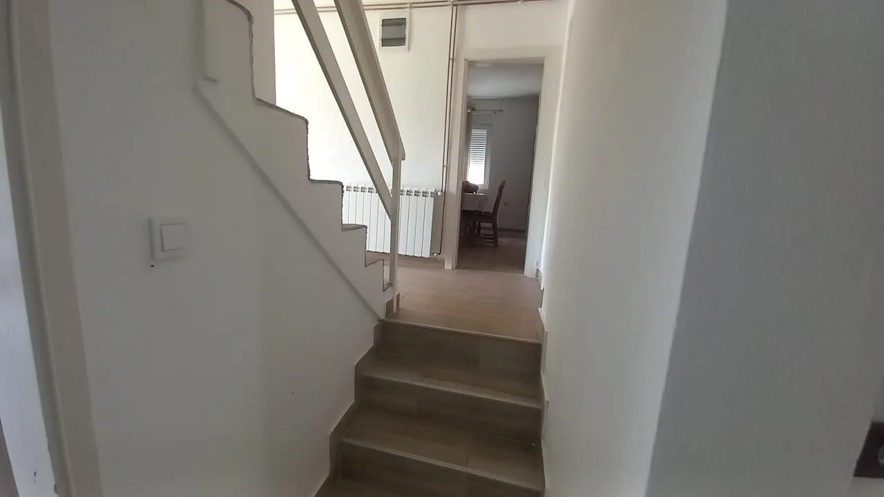 Izdavanje, kuća, 200m², Blok 9, Podgorica