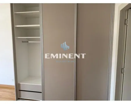 Built-in wardrobe with sliding doors and open shelves in the bedroom. - image 10