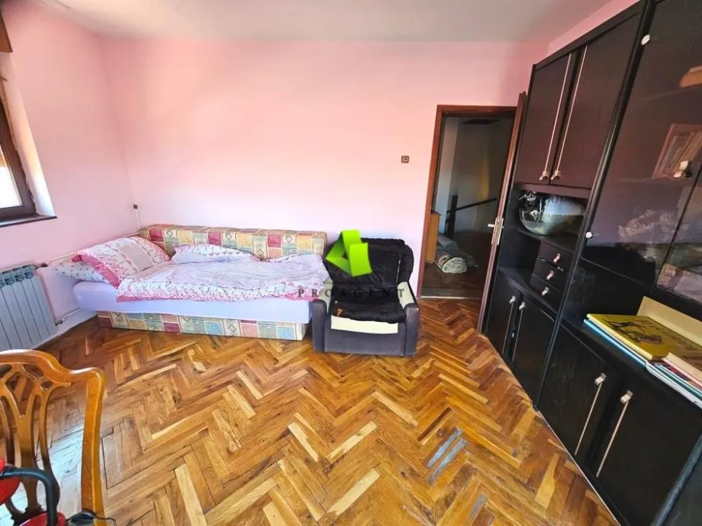 Izdavanje, četvorosoban stan, 180m², Apelovac, Niš