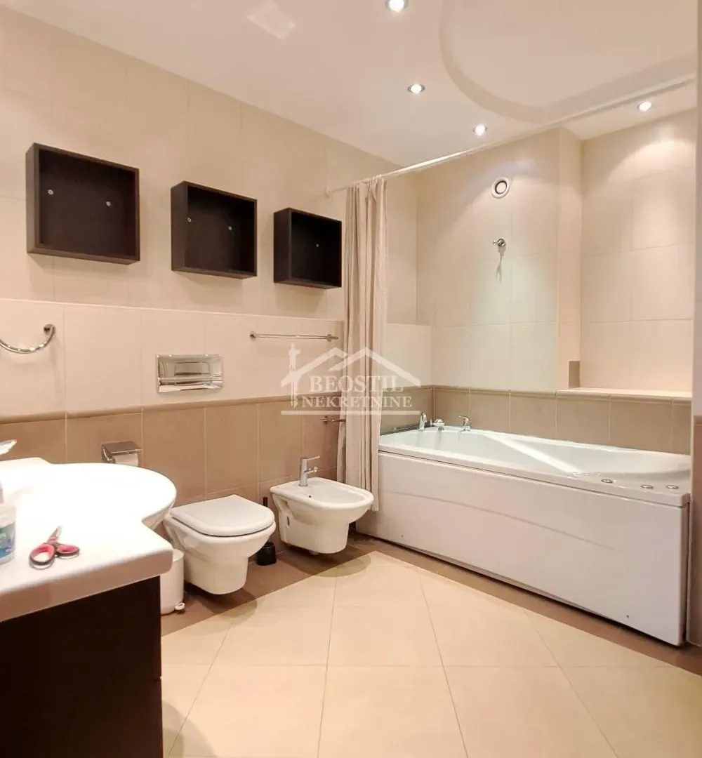 Rent, four bedroom apartment, 156m², Vračar Sve Podlokacije, Beograd