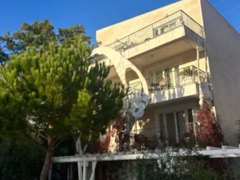 Izdavanje, garsonjera, 27m², Pržno, Budva - image 11