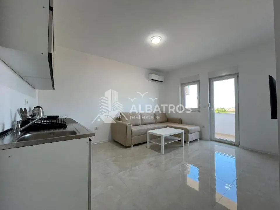 Izdavanje, jednosoban stan, 40m², Polje, Bar