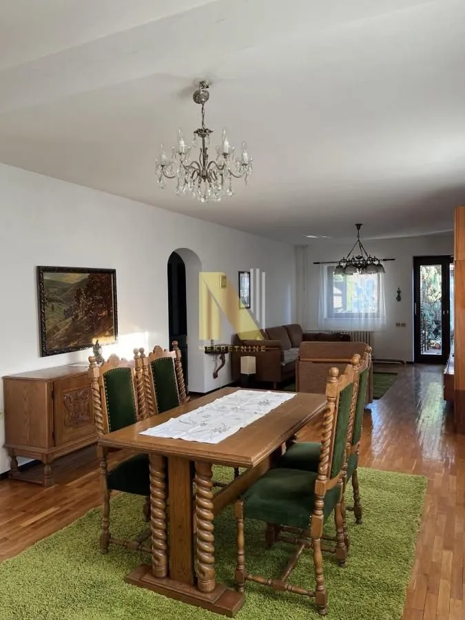 Prodaja, kuća, 256m², Banatić, Novi Sad Sve Podlokacije